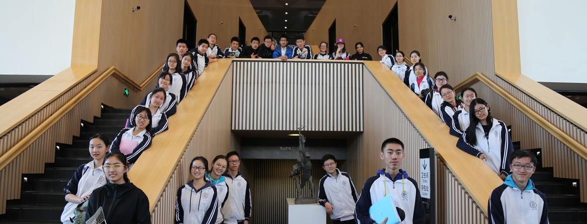 3月9日下午，清华附中第八期领袖训练营营员赴清华大学艺术博物馆参观对话达芬奇第四届艺术与科学国际作品展。...